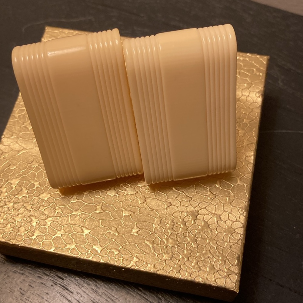Pr French Ivory Napkin Rings